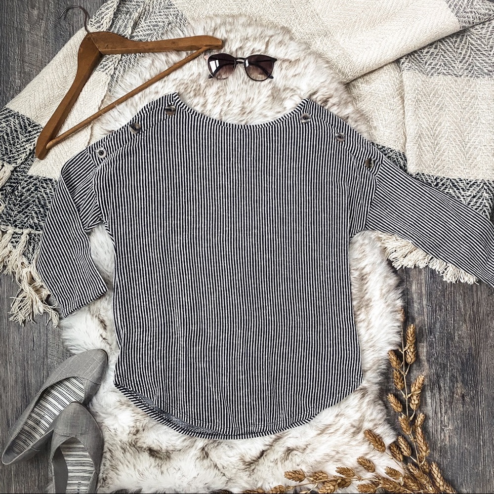 Gyft striped blouse with button detail